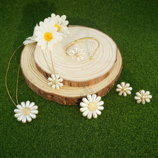 Daisy necklace