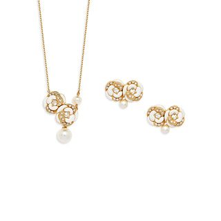 Blanc Camellia 穿孔耳環